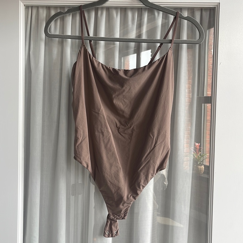 Skims Fits Everybody Cami Bodysuit Size Large Color Umber